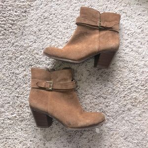 SAM EDELMAN BROWN SUEDE HEELED ANKLE BOOTS BUCKLE ON SIDE WOODEN BOTTOMS